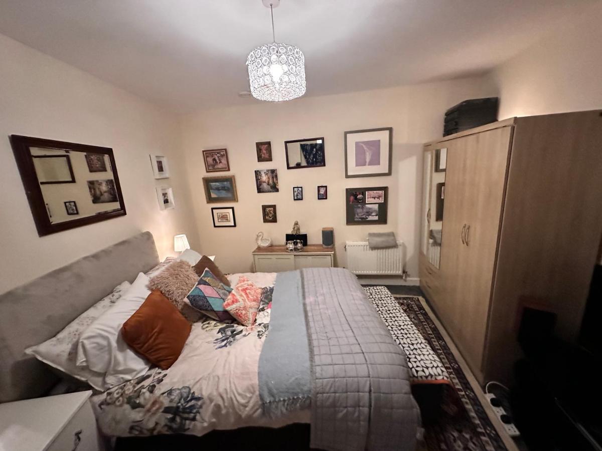 Private Room. In Zone 2 In Cousy Flat Londra Esterno foto